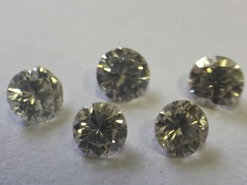 Lot of 5 diamonds - Total weight 0.38ct - One chipped