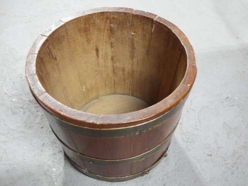 Vintage wooden bucket with brass overlays  - 23cm high  - Circumference: 79cm