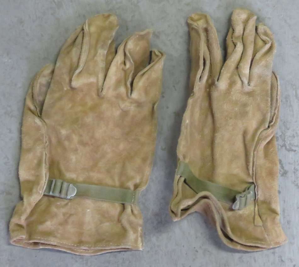 Old SADF gloves