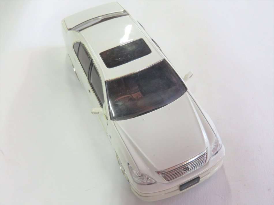 Hotworks Toyota Celsior 31 model car - Scale 1/24