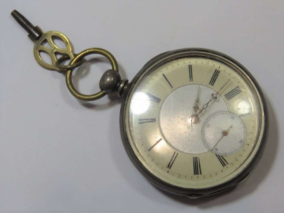Antique silver key-wind pocket watch with cream and white dial - Working