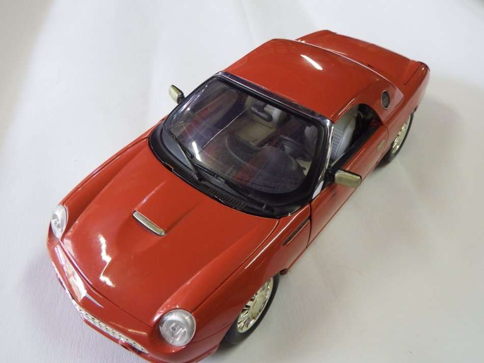 The Beanstalk Group 2003 Thunderbird model car  - Scale 1/18 - Cracked windscreen