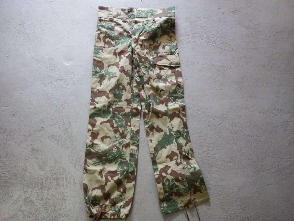 Koevoet Camo Pattern combat trousers - Sizes: Waist: 86cm - Inner leg: 78cm