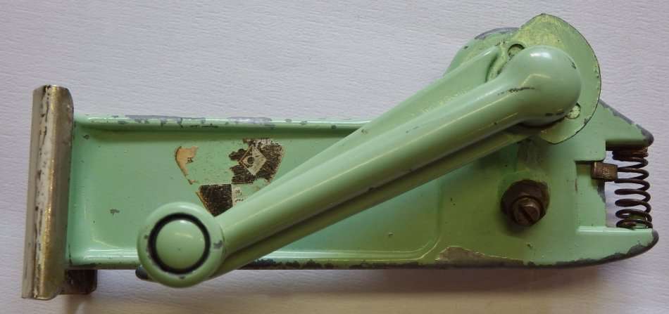 Vintage RD can opener - Wall mount