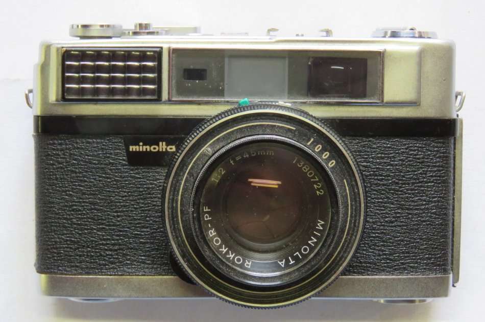Vintage Minolta AL 35mm camera with rangefinder