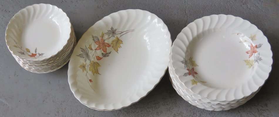 6 Setting pudding set with autumn leaves