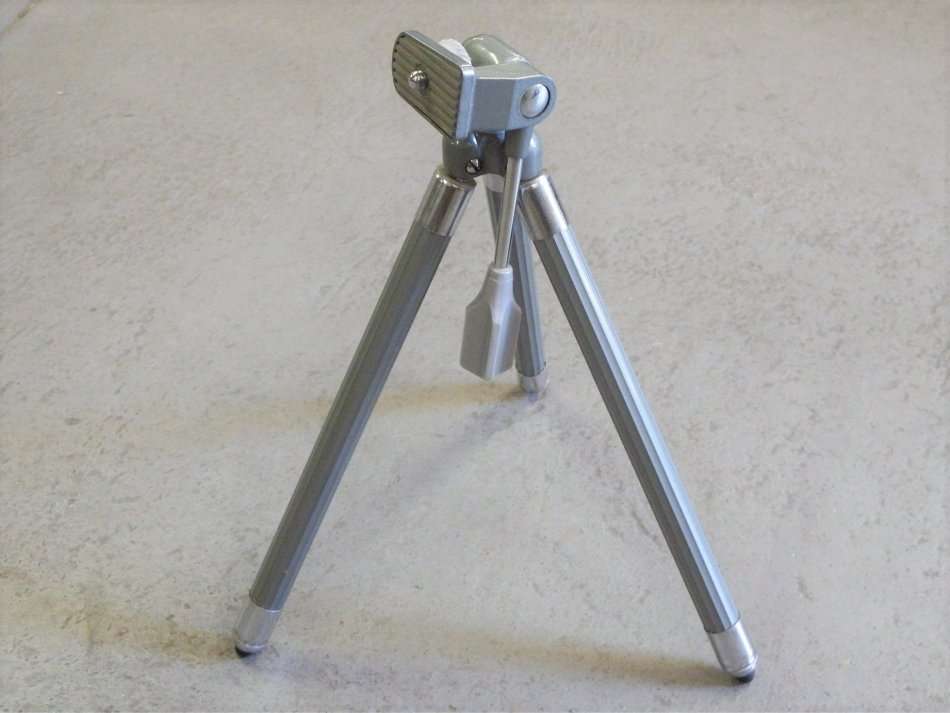 Vintage camera tripod with extendable legs - 30cm  - Extend to 109cm
