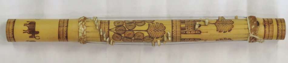 Vintage Madagascar Valiha - Beautiful musical instrument - Length 61 cm