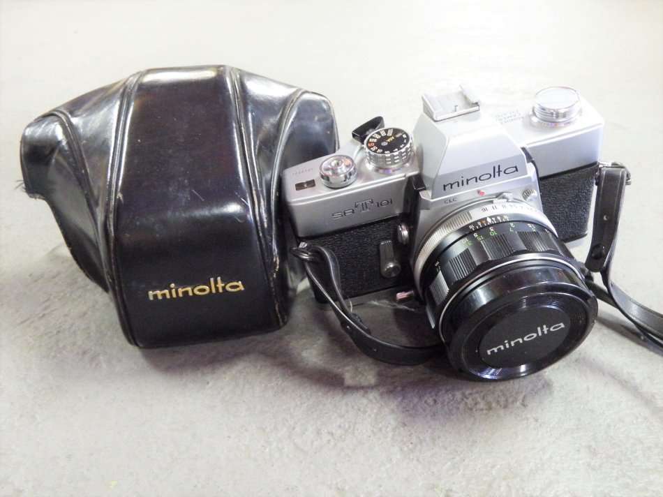 Minolta SRT101 camera with 1:1.4 f=58mm lens - Shutter is working - Slight dirt in lens