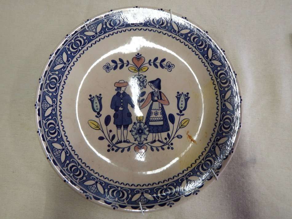Johnson Brothers hearts and flowers plate