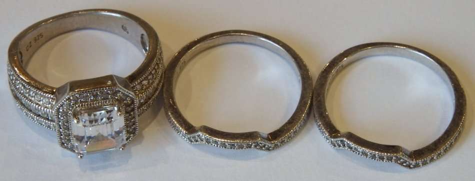 Sterling silver wedding ring set with cubic zirconias - Weighs 10,1 grams - Size P