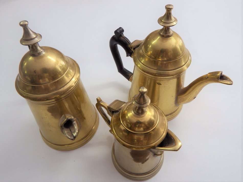 Lot  of 3 brass tea pots - Small