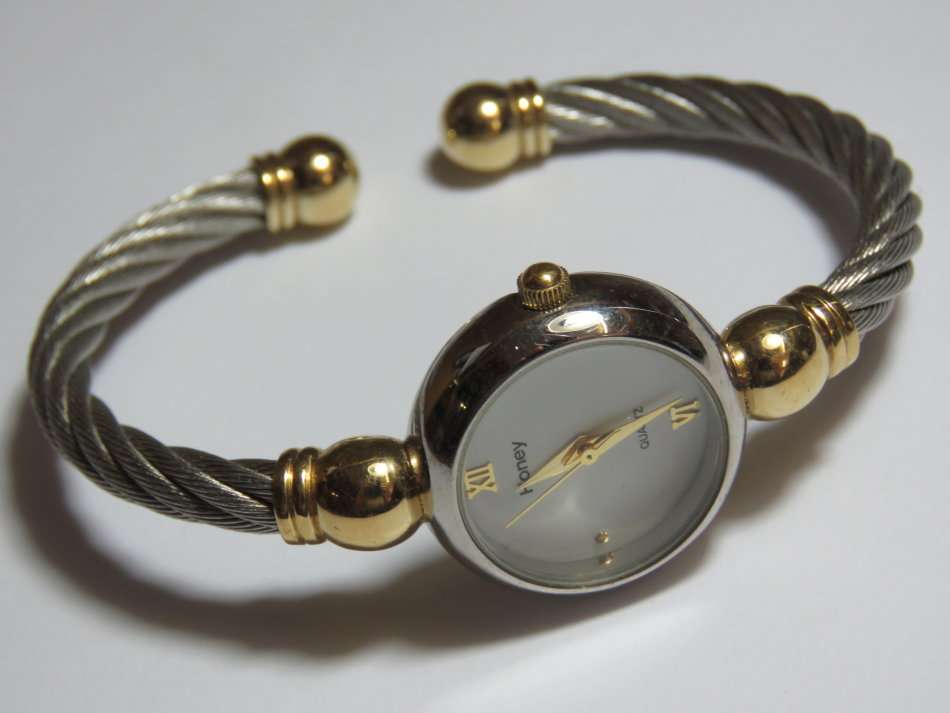 Honey Quartz ladies cable bangle watch - Working