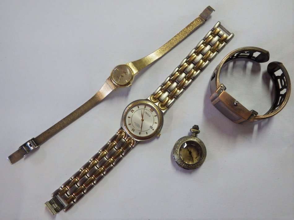 Lot of 4 ladies quartz watches