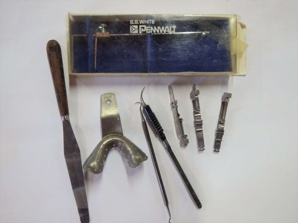 Lot of 8 medical tools