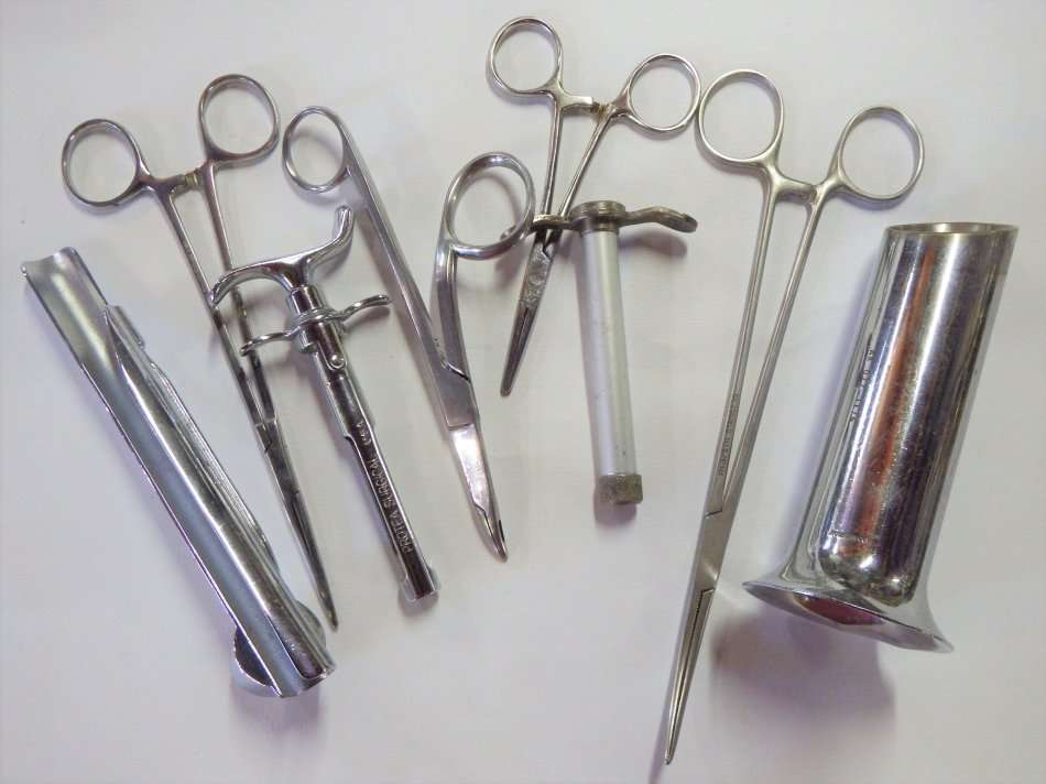 Lot of 8 medical tools