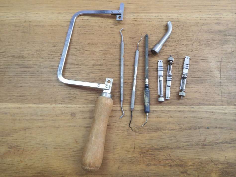 Lot of 8 dentist tools