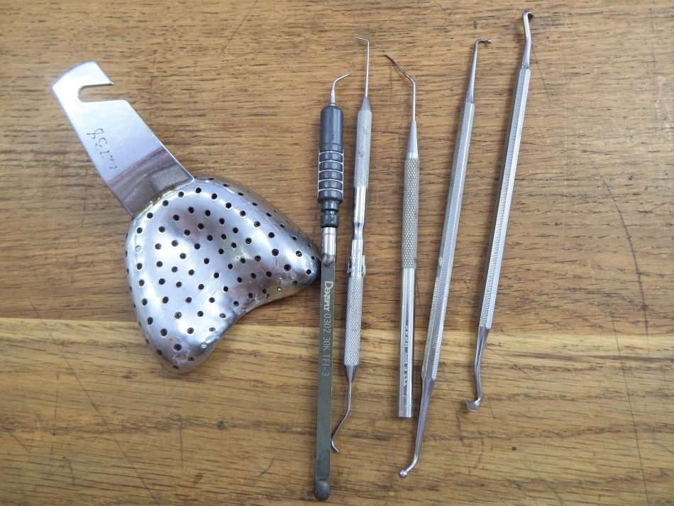 Lot of 6 dentist tools