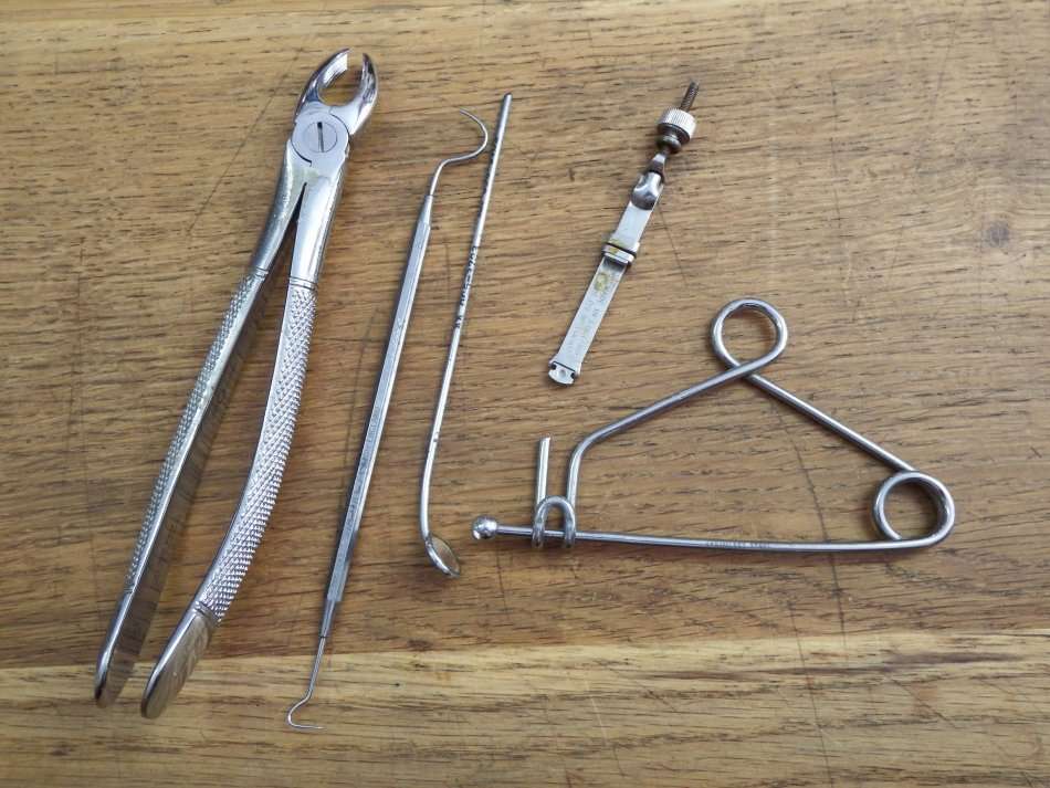 Lot of 5 dentist tools