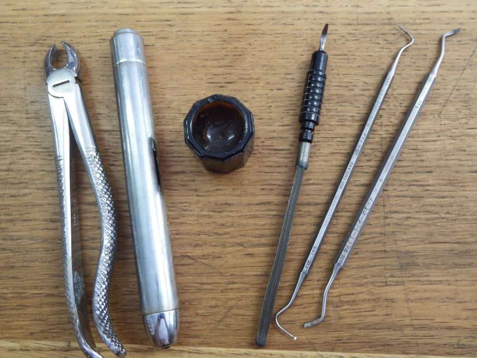 Lot of 6 dentist tools