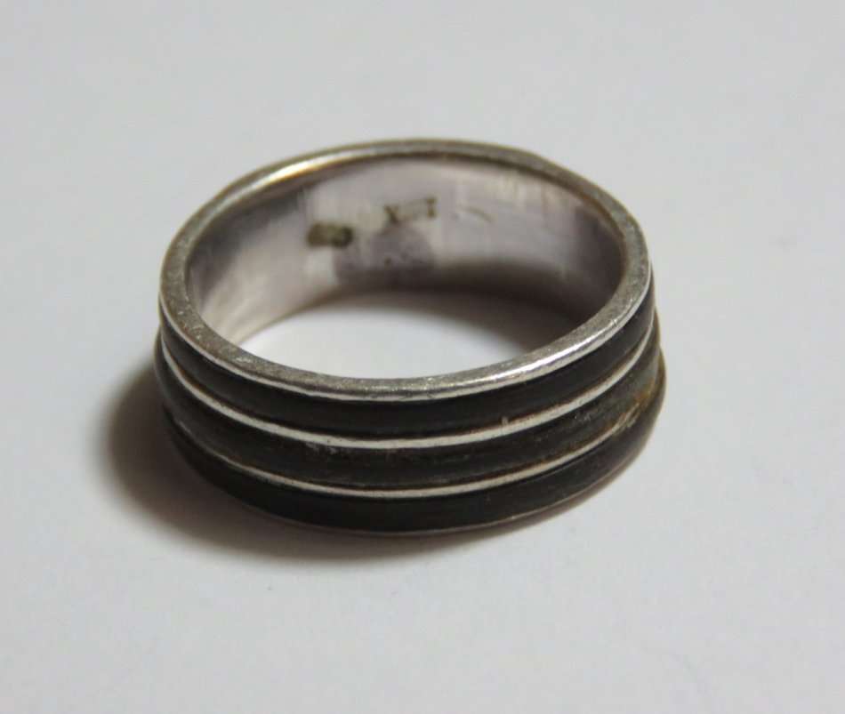 Small sterling silver ring with elephant hair - 1.6grams - Size I