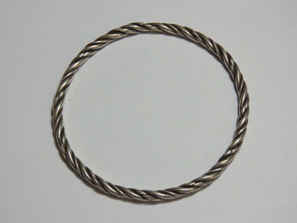 Sterling silver twisted bangle - Weighs 20.1 grams