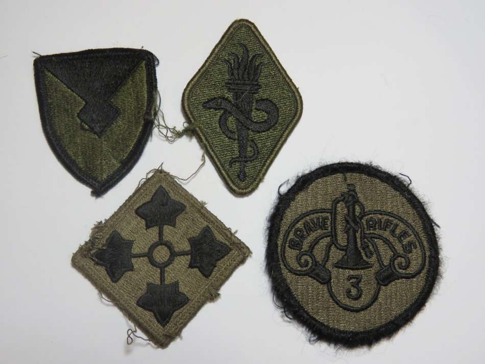 Lot of 4 US Army cloth badges