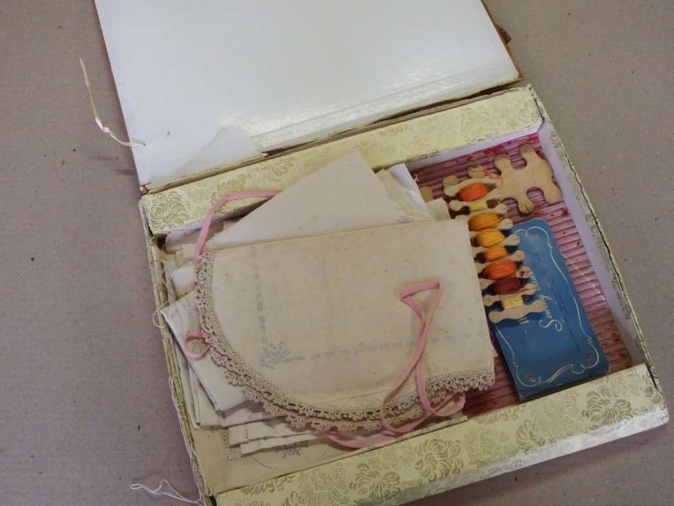 Lot of vintage needlework and stitching items