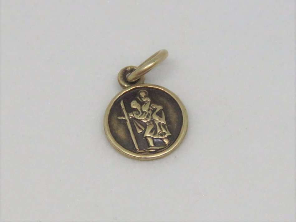 9kt Gold St. Christopher charm pendant - Weighs 0.4 grams