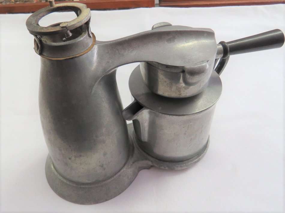 Vintage Vesuviana Brevettata stove top espresso coffee maker - Bakelite of lid is missing