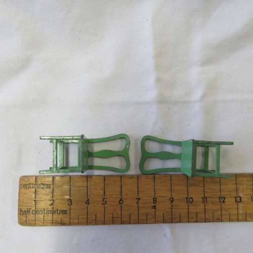 Lot of vintage Tootsietoy die cast doll house furniture