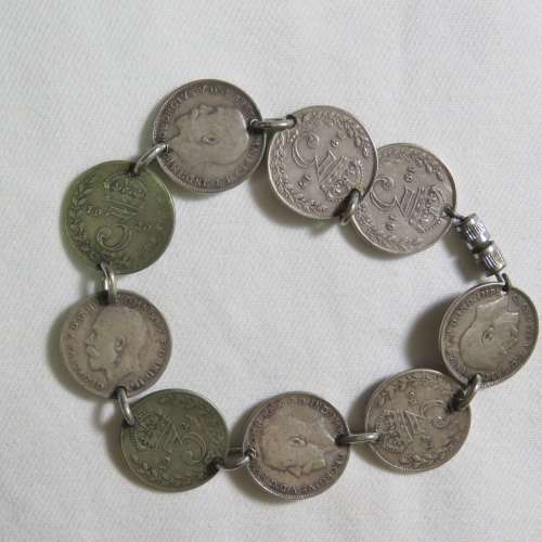 Silver British tickey coin bracelet - Weighs 13,7 grams
