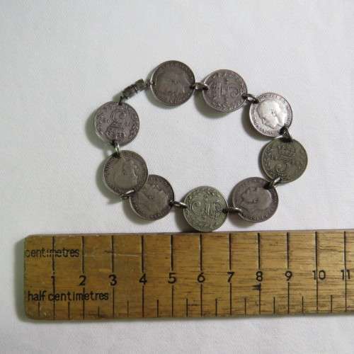 Silver British tickey coin bracelet - Weighs 13,7 grams
