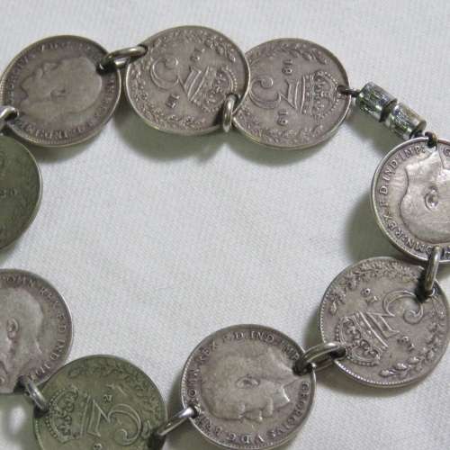 Silver British tickey coin bracelet - Weighs 13,7 grams