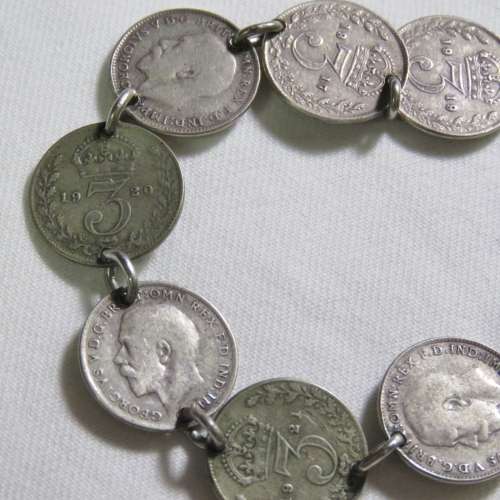 Silver British tickey coin bracelet - Weighs 13,7 grams