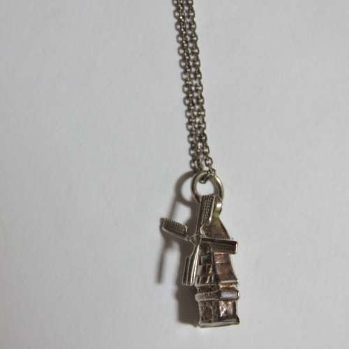 Sterling silver necklace with dutch windmill pendant - Weighs 2,2 grams