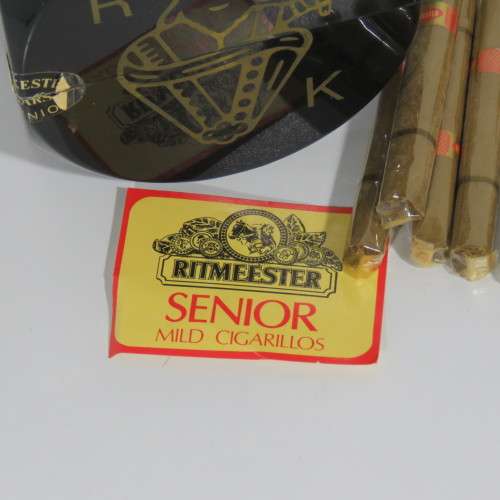 Ritmeester dice shaped cigar case with old cigars