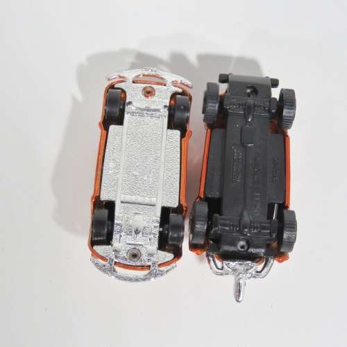 Lot of 5 Volkswagen beetles and microbus toy cars