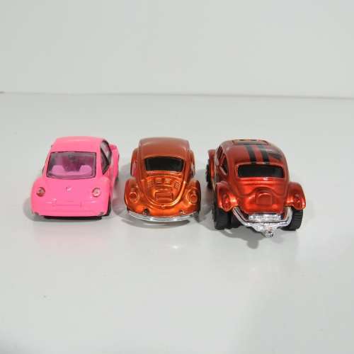 Lot of 5 Volkswagen beetles and microbus toy cars