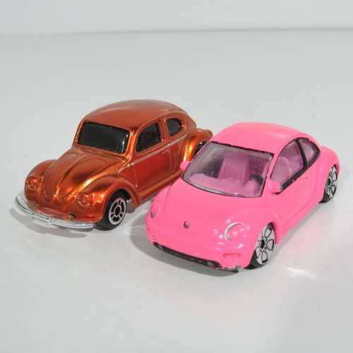 Lot of 5 Volkswagen beetles and microbus toy cars