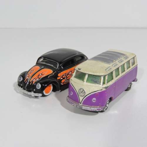 Lot of 5 Volkswagen beetles and microbus toy cars