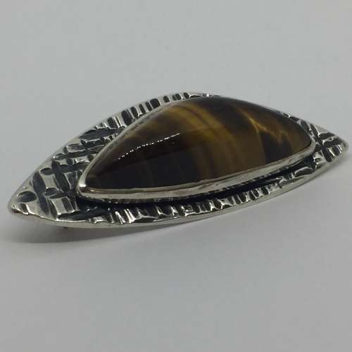 Sterling silver tigers eye brooch - weighs 12.7g