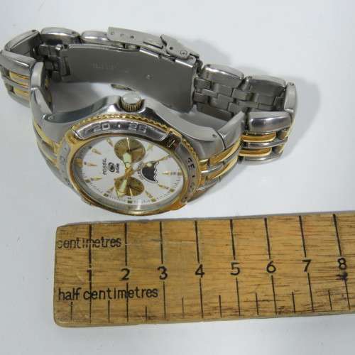 Fossil Blue BQ-9145 quartz mens watch - Scratched lens