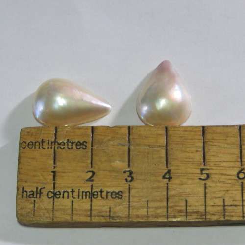 Pair of pear shaped mabe pearls - 22mm x 15mm
