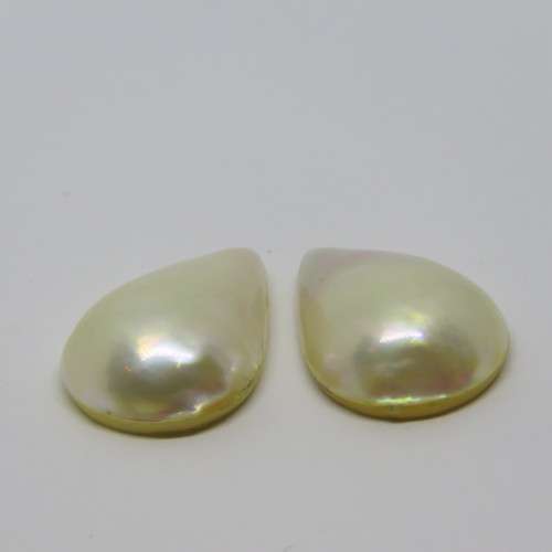 Pair of pear shaped mabe pearls - 22mm x 15mm