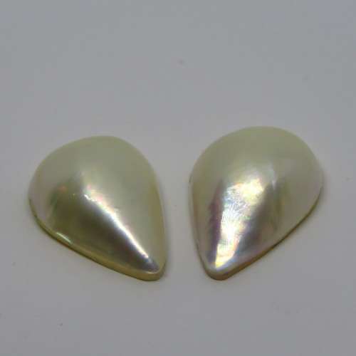 Pair of pear shaped mabe pearls - 22mm x 15mm