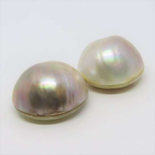Pair of large round mabe pearls - About 22mm diameter