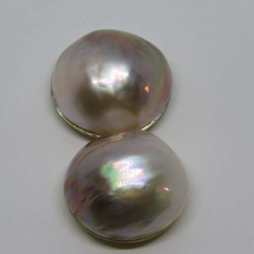 Pair of large round mabe pearls - About 22mm diameter