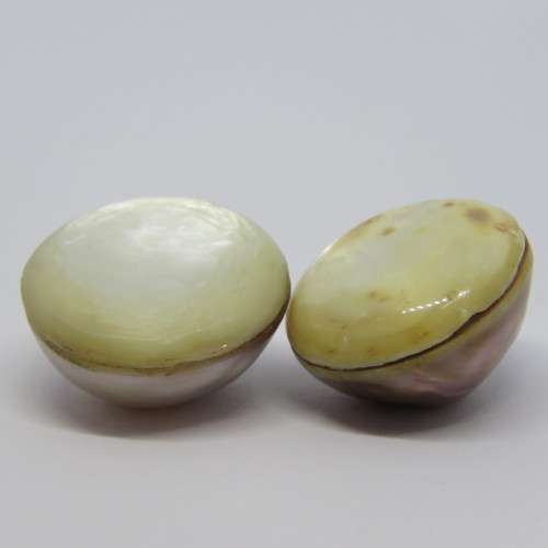 Pair of large round mabe pearls - About 22mm diameter