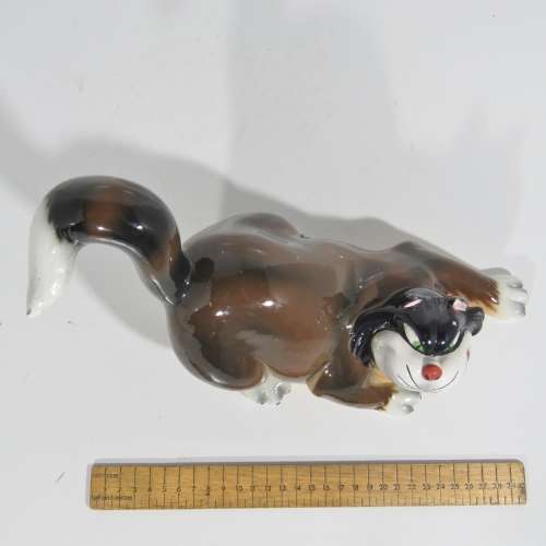 Large porcelain Cheshire cat - Some minor chips and marks - Probably been fighting